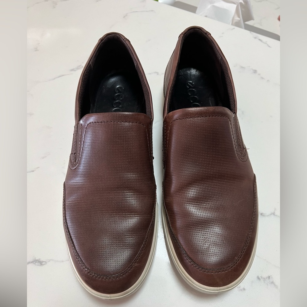 Ecco brown leather slip on. Practically new. Make an offer!